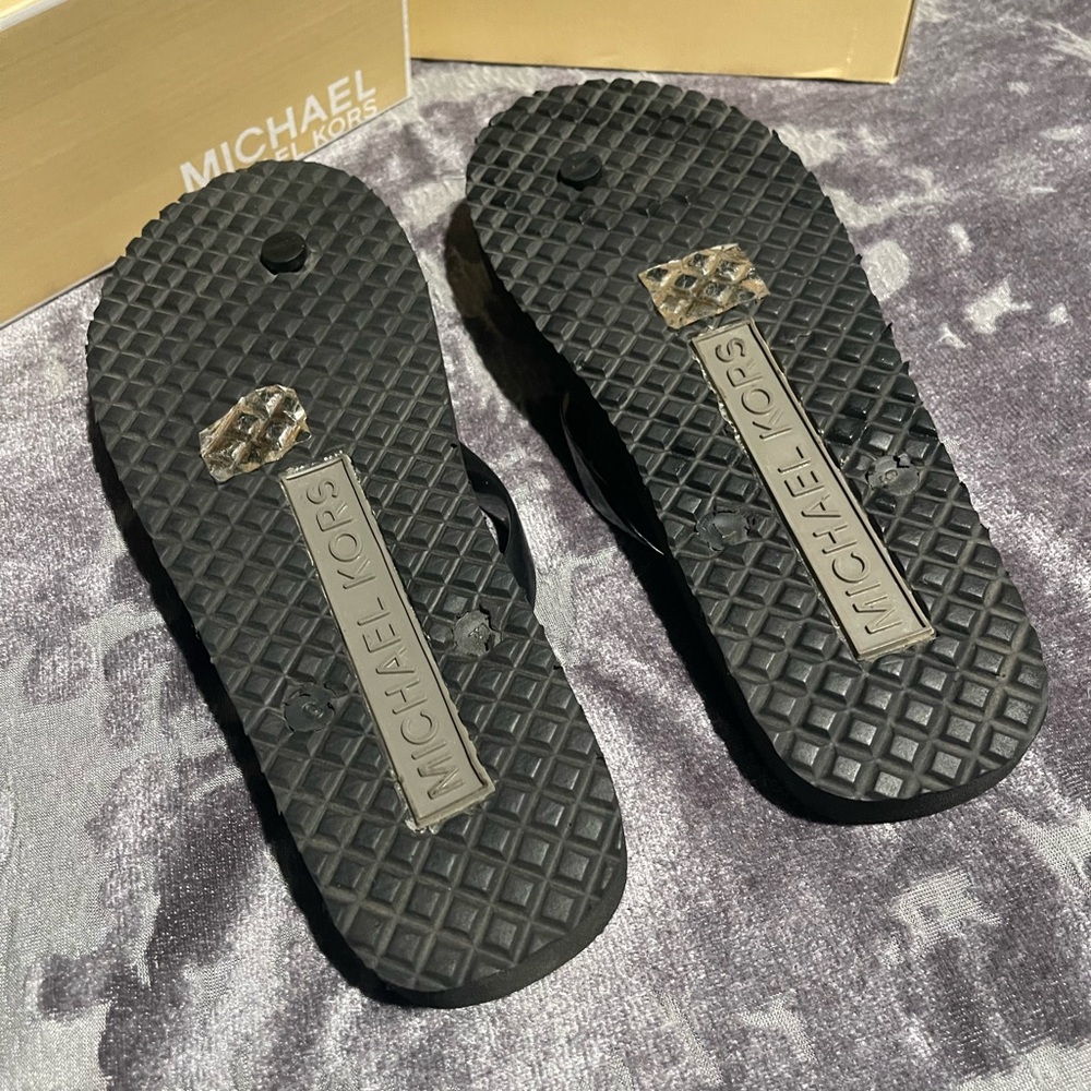 Michael Kors Jet Set Print Flip Flops Black MK Logo Sandals Size 9M - Picture 4 of 9